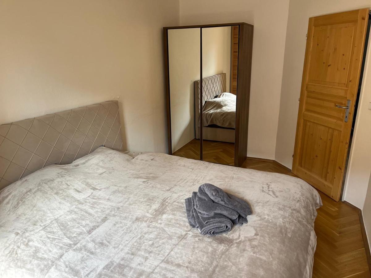 3 Apartman S Balkonem *