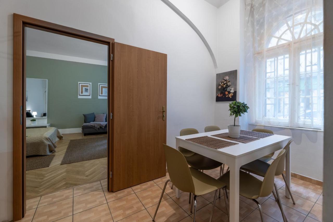 Spacious 3 Bedroom In The Heart Of Apartment