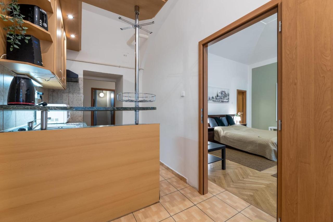 Spacious 3 Bedroom In The Heart Of Apartment