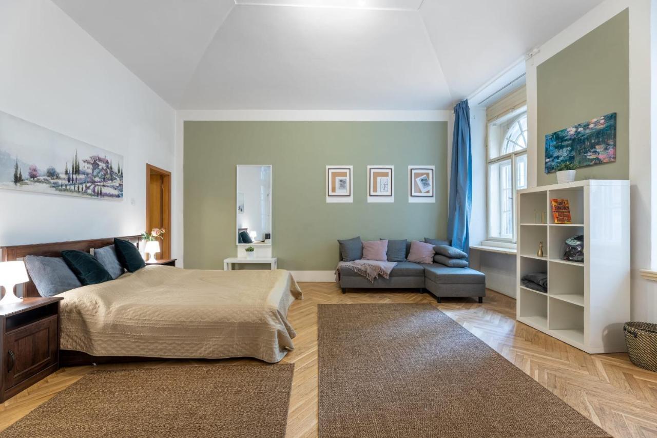 Spacious 3 Bedroom In The Heart Of Apartment Prag