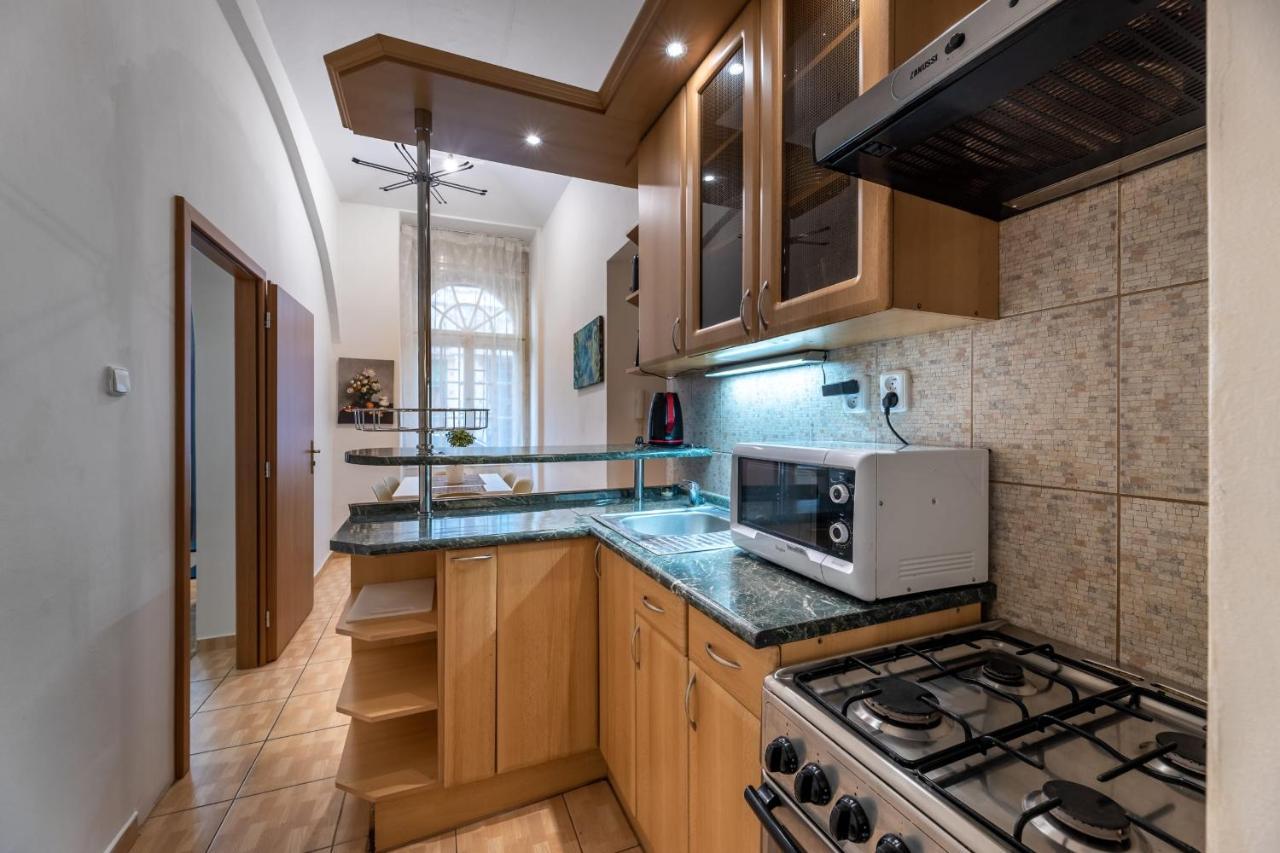 Spacious 3 Bedroom In The Heart Of *