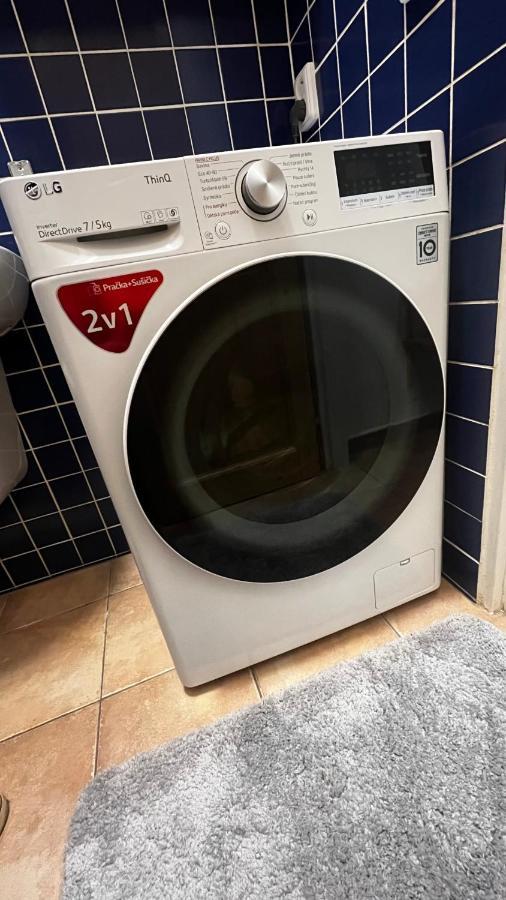 3 Apartman S Balkonem Apartment Prag