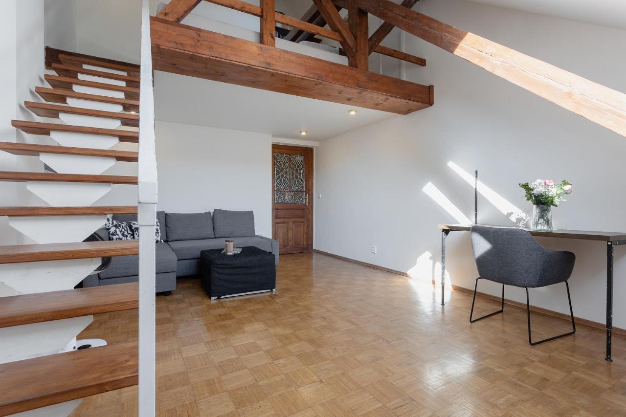 Bright And Spacious Attic Apartment