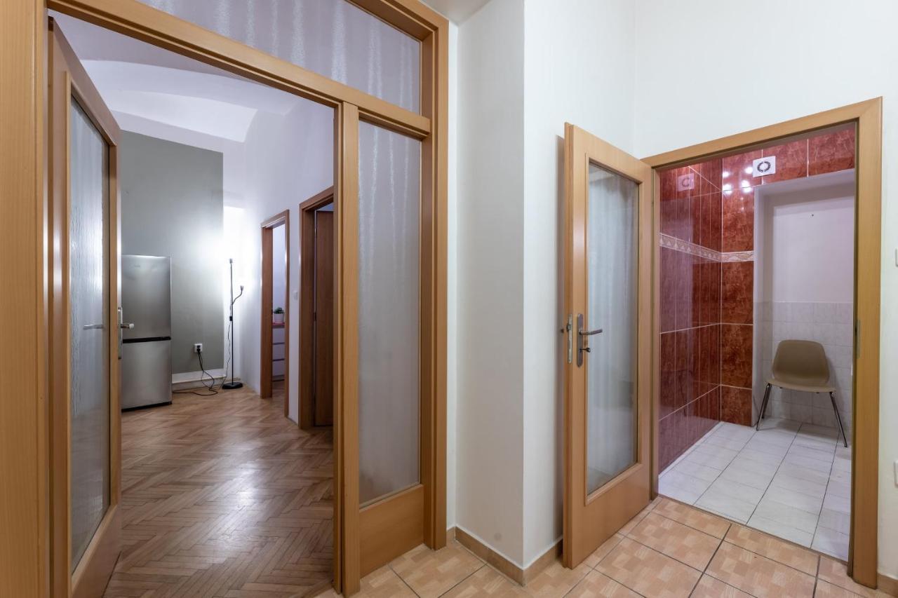 Spacious 3 Bedroom In The Heart Of *
