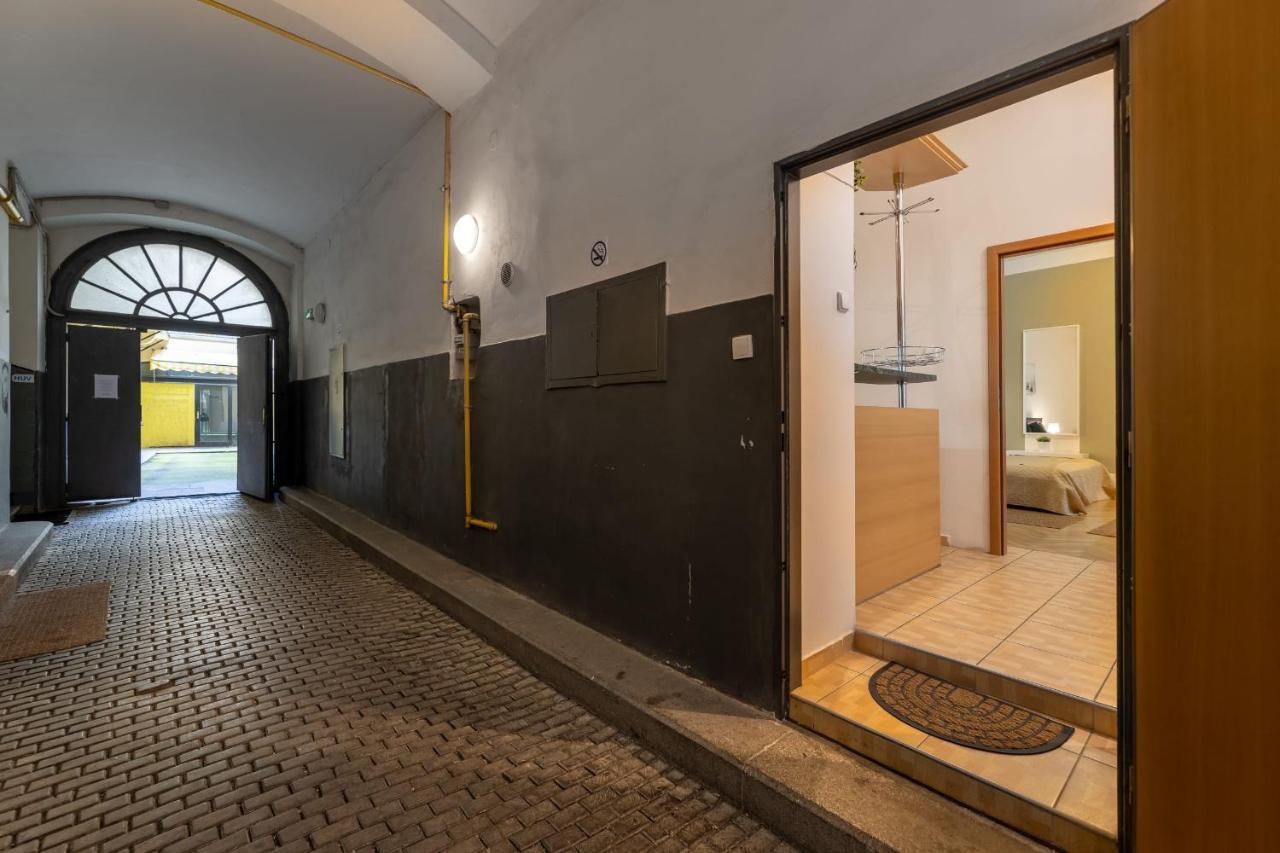 Spacious 3 Bedroom In The Heart Of * Prag