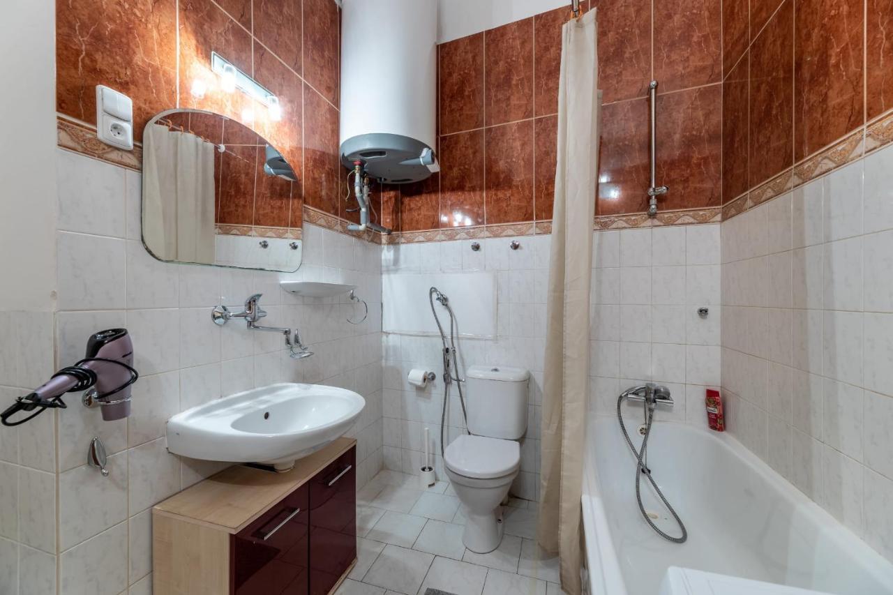 Apartment Spacious 3 Bedroom In The Heart Of *