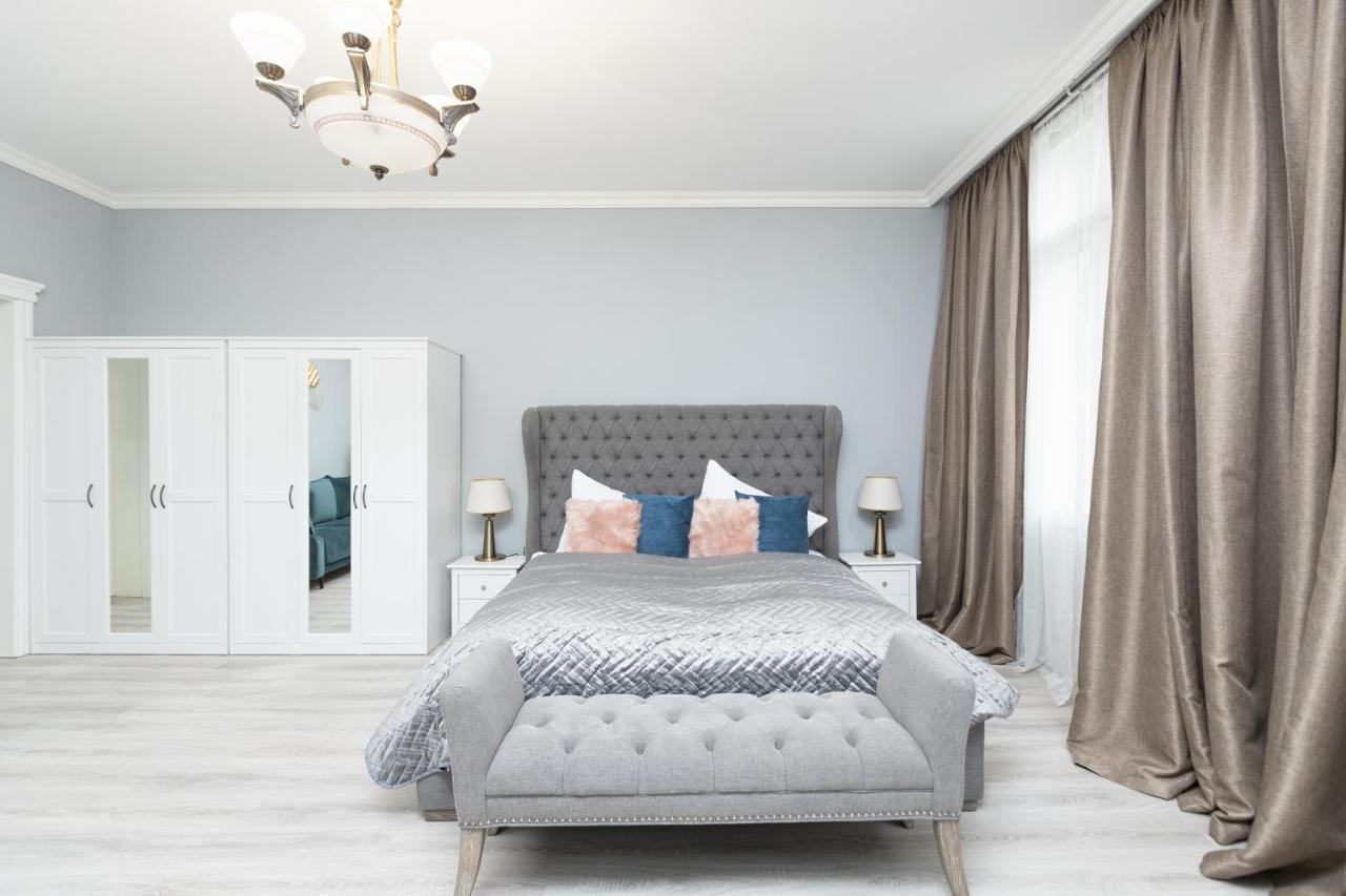 Luxury 150m2 On Wencelas Square With Private Garage Lägenhet