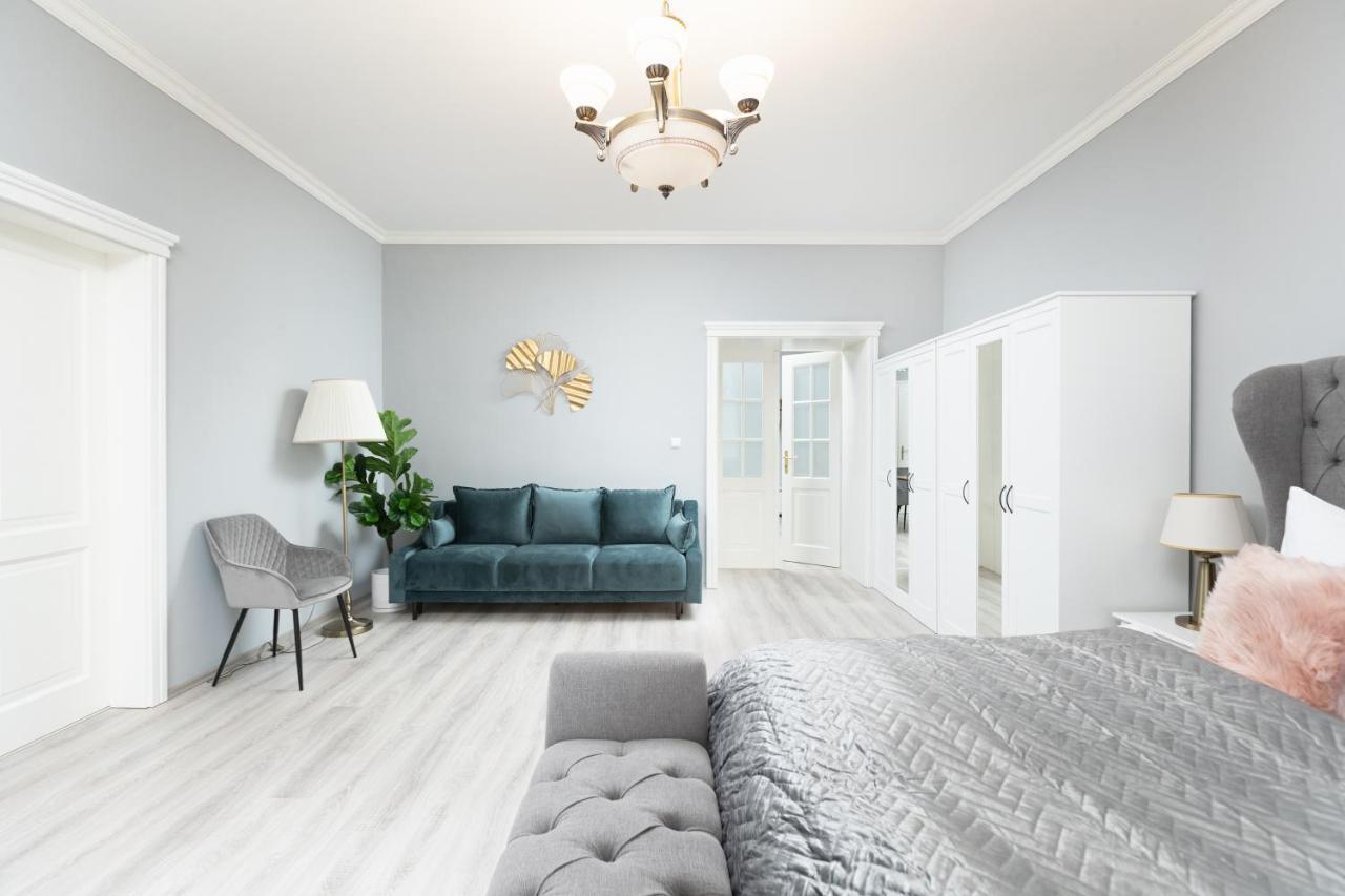 Luxury 150m2 On Wencelas Square With Private Garage Lägenhet