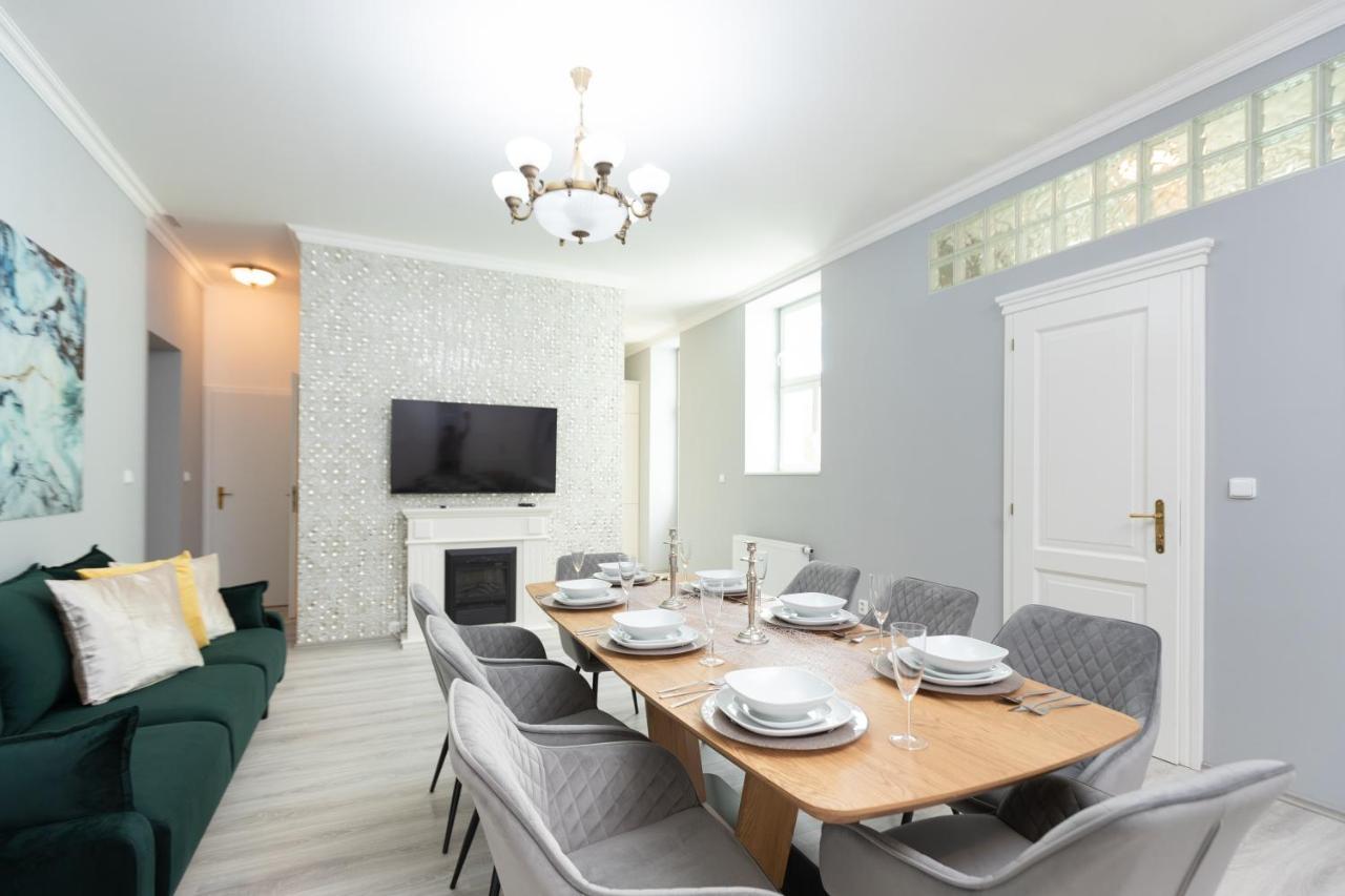 Lägenhet Luxury 150m2 On Wencelas Square With Private Garage Prag