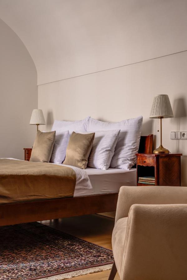 Nerudova 211 Hotel 4*