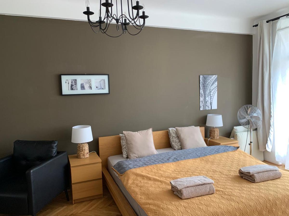 Apartment Anenska By Charles Bridge 2 *