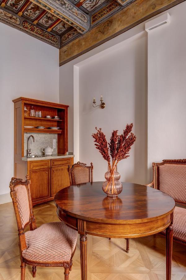 Nerudova 211 Hotel