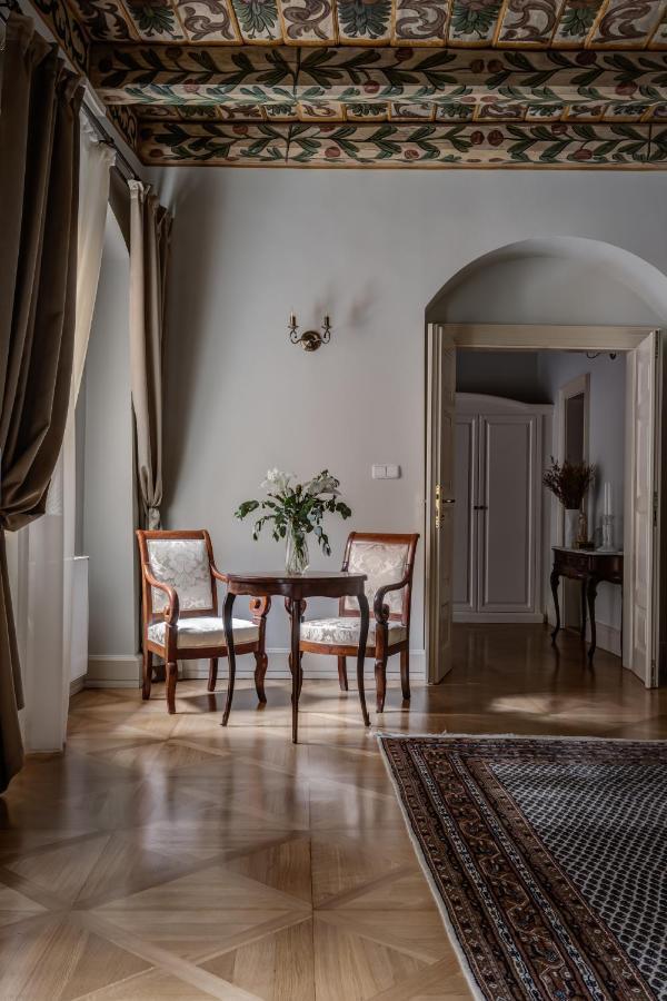 Hotel Nerudova 211 Prag