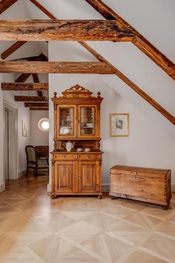 Nerudova 211 Hotel 4*