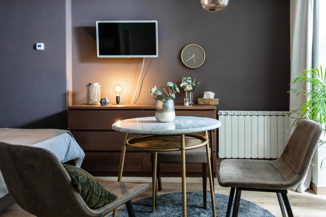 Apartment Cozy Modern In Prague's Absolute Center