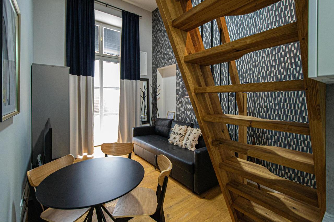 Apartment Main Train Station Close To The The Main Square! *