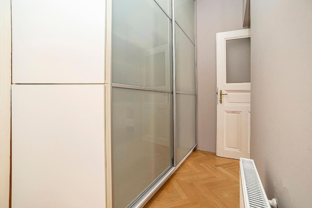 Cozy And Sunny In Uptown Apartment Prag