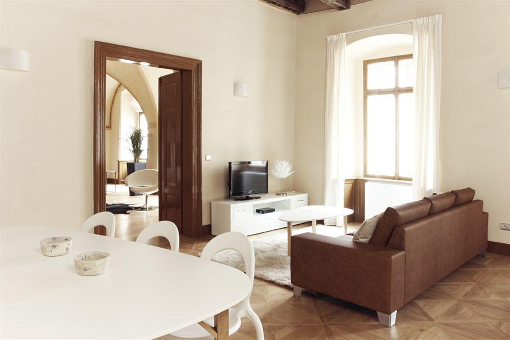 3 Epoques By Adrez Apartmán