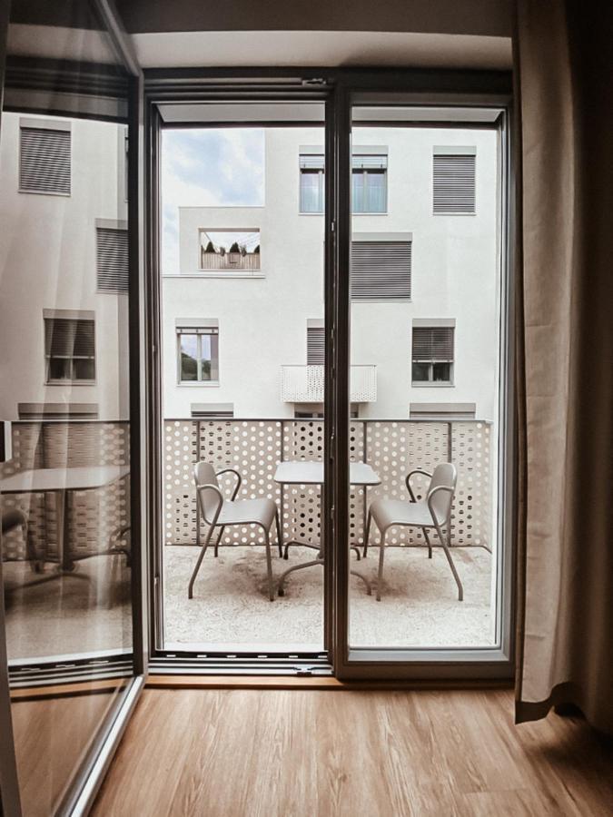 Turnkey I Balcony By National Memorial Prag