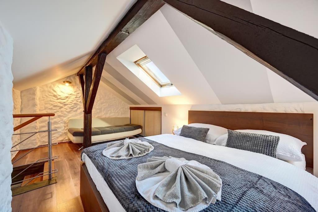 Apartment Velky 3-loznicovy Byt 8 Karlin