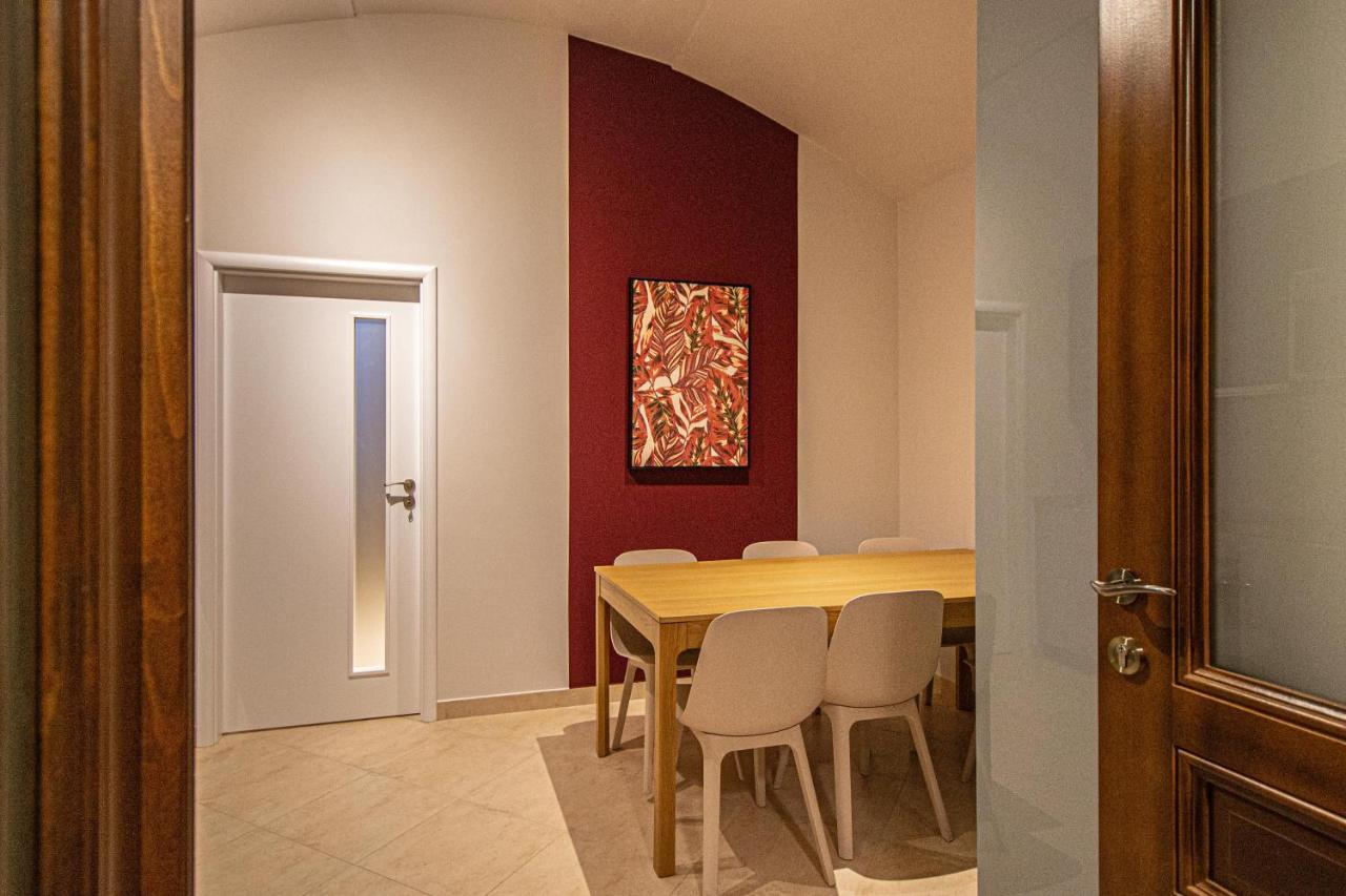 Modern And Spacious In Center Prag