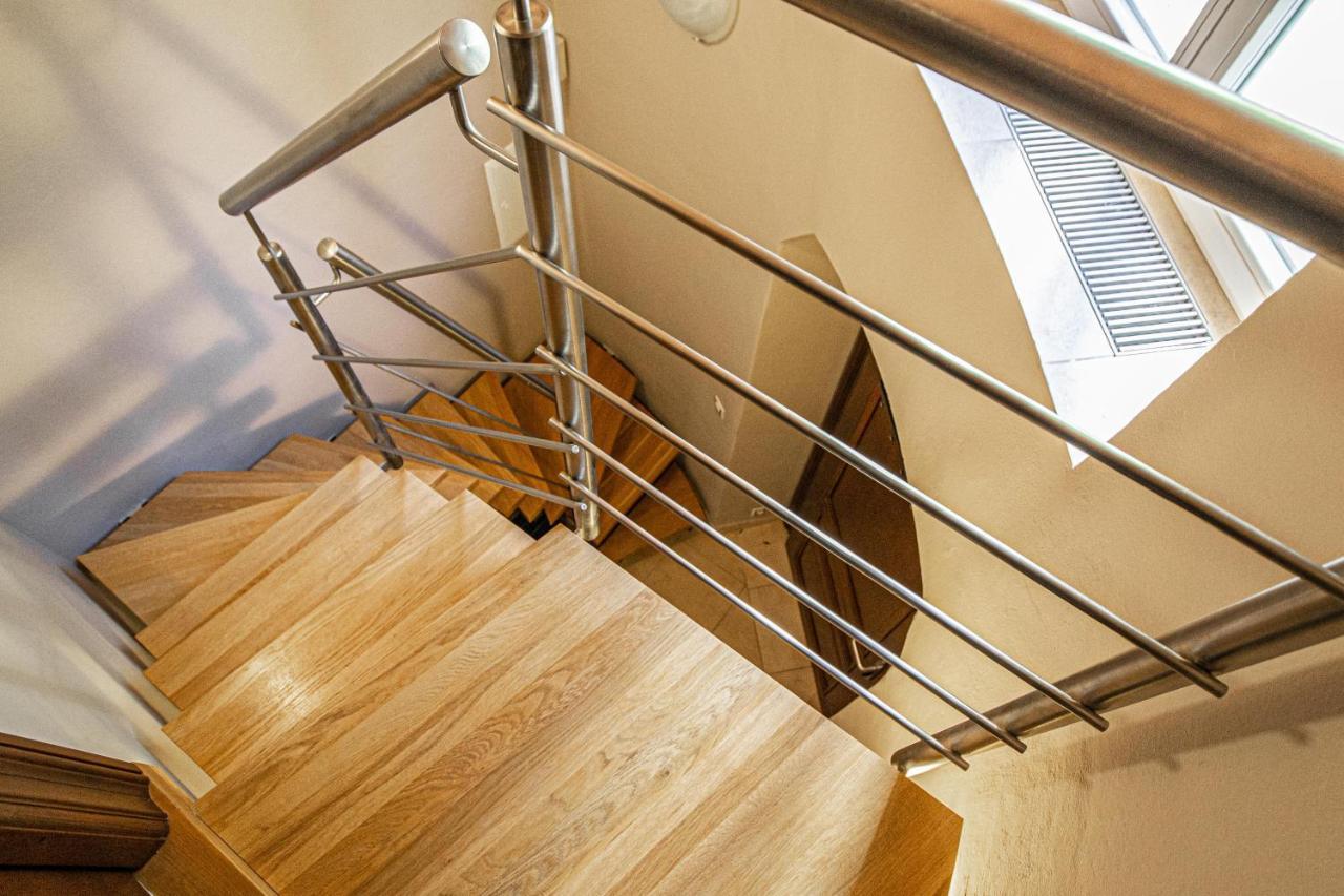 Modern And Spacious In Center Apartment *
