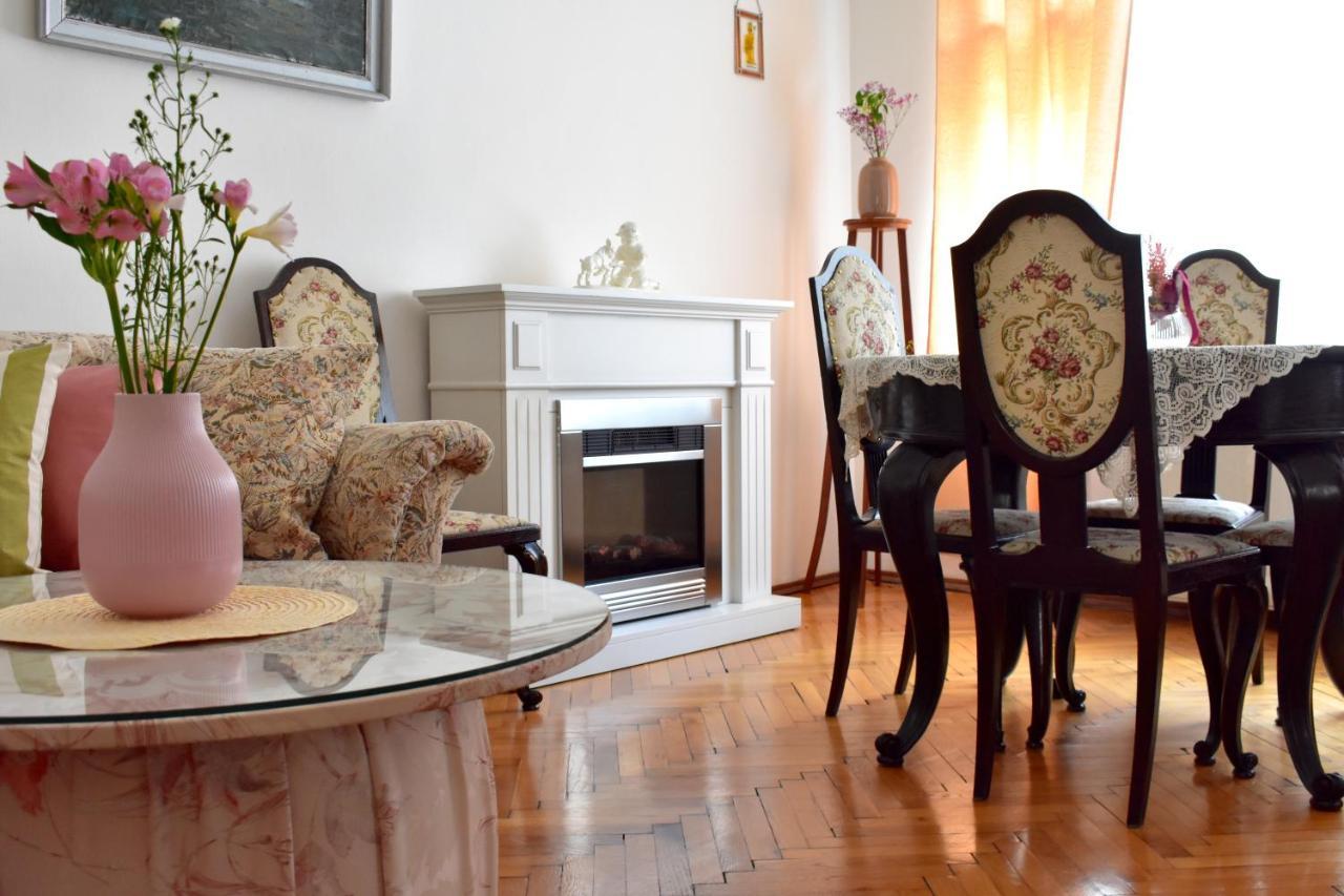 Old Town Konviktska - Bohemian Apartment *
