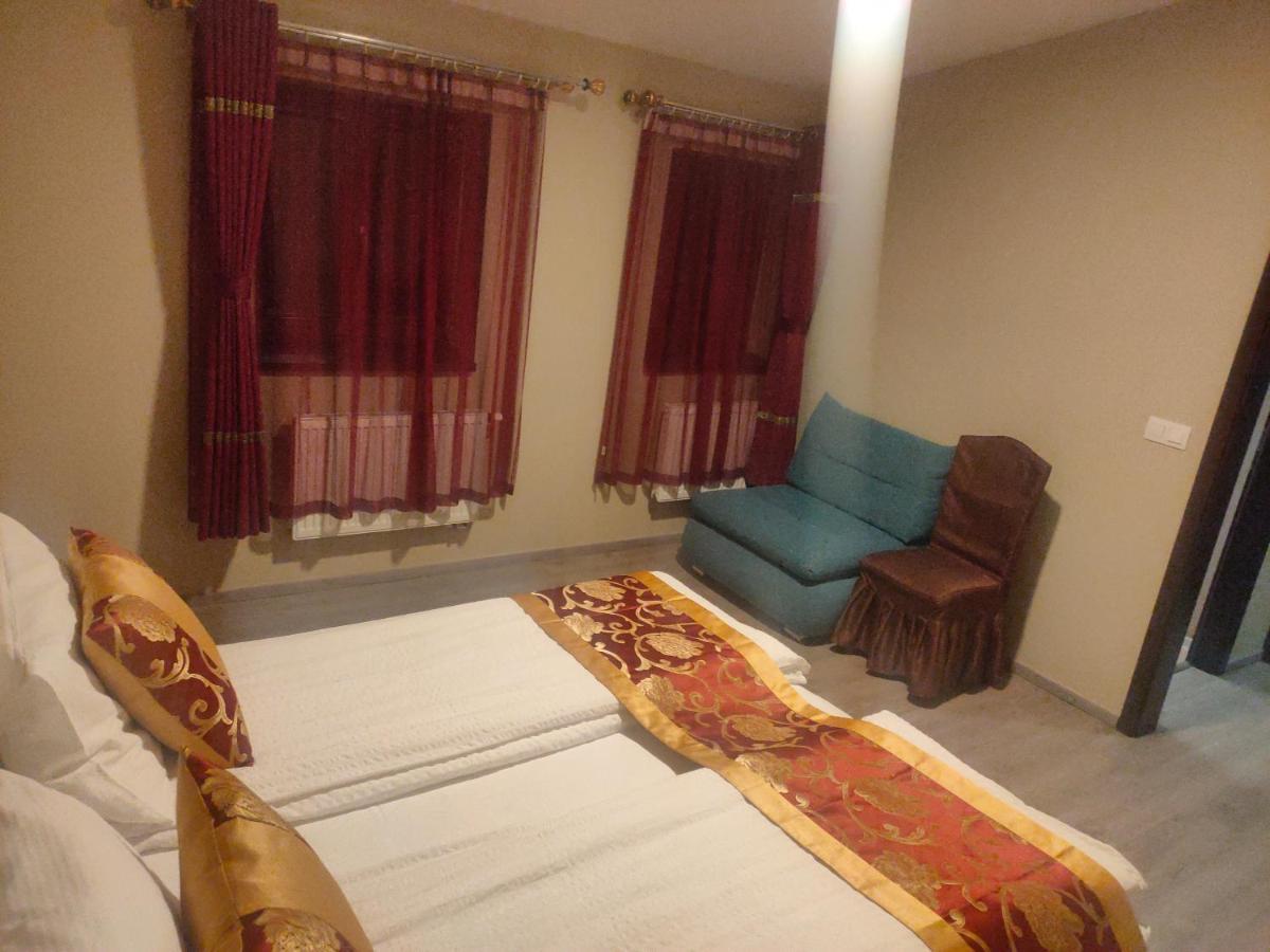 Sun-house Pension&restaurant -parkingfree- Hotell Prag