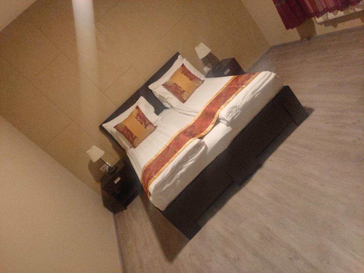 Hotell Sun-house Pension&restaurant -parkingfree- Prag