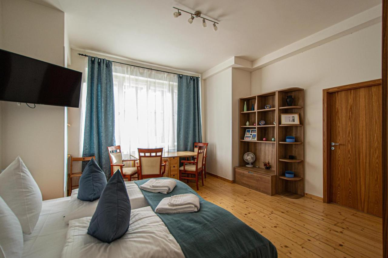Bright Ruterra In The Heart Of * Prague
