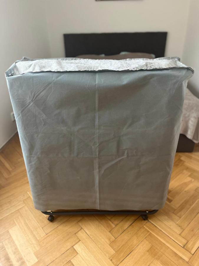 3 Apartman S Balkonem Prag