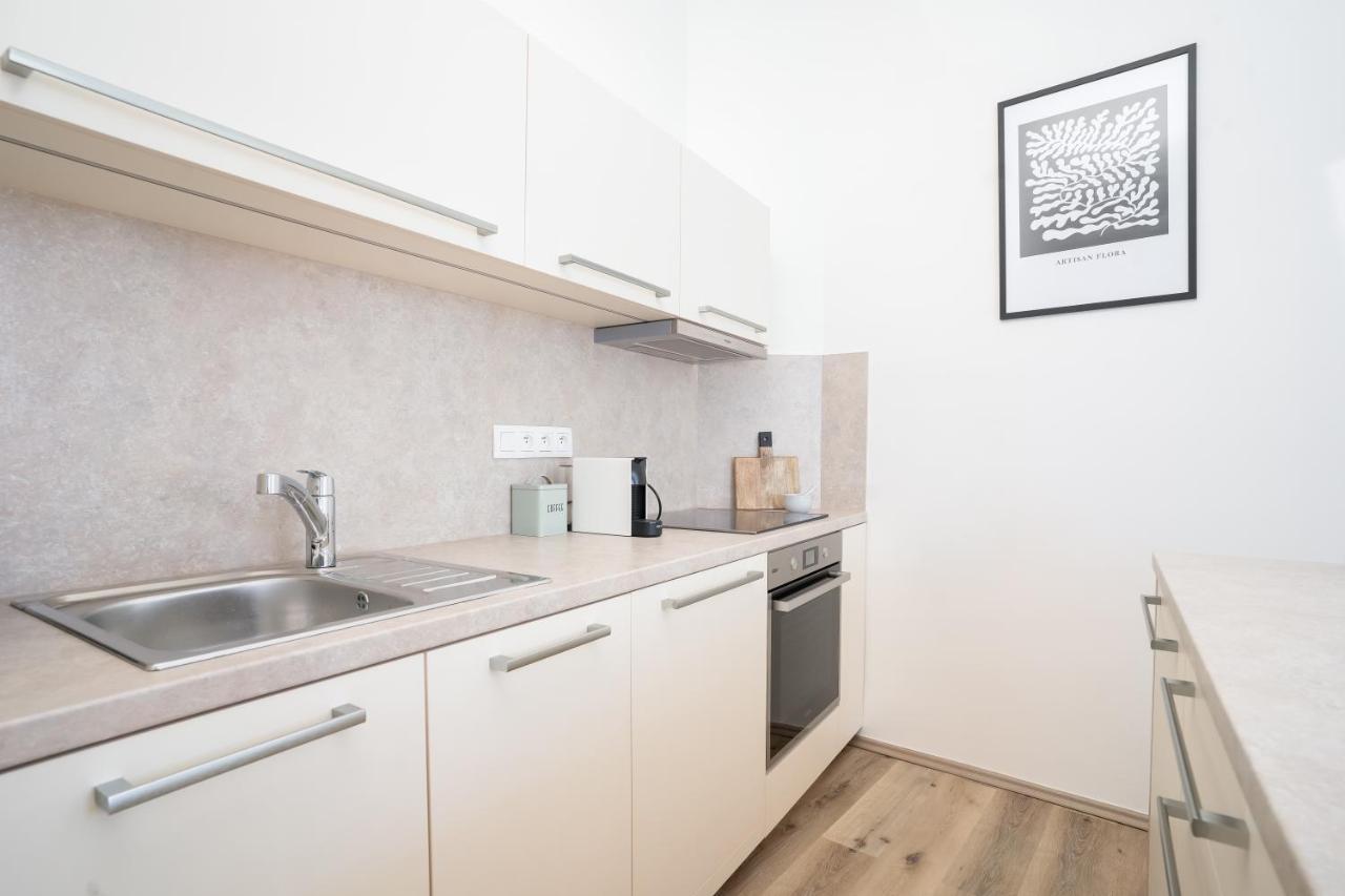 Days - Bright - Old Town Apartment Prague