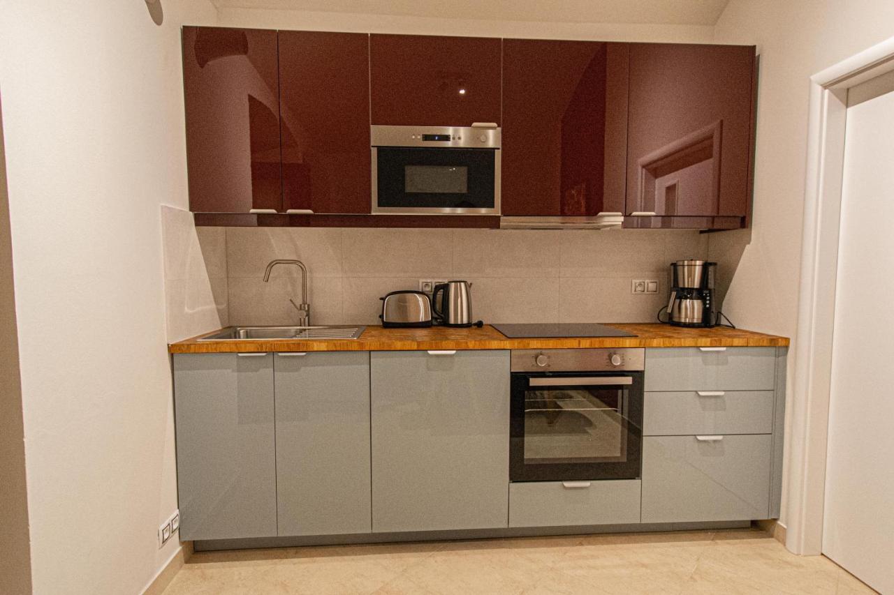 Modern And Spacious In Center Apartment *