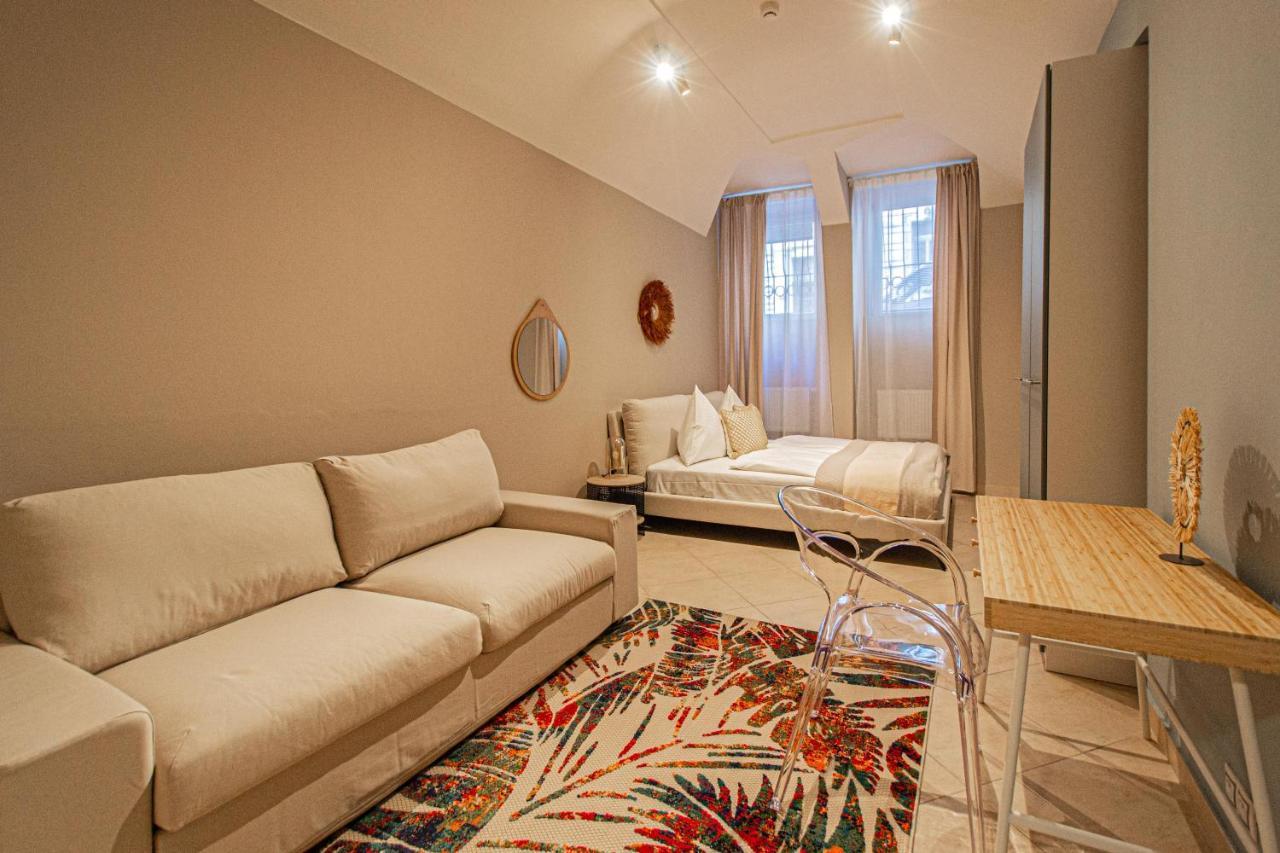 Modern And Spacious In Center Apartment *