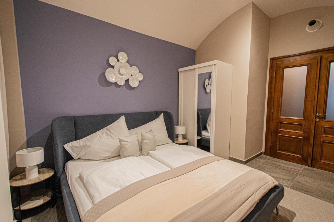 Modern And Spacious In Center Prag