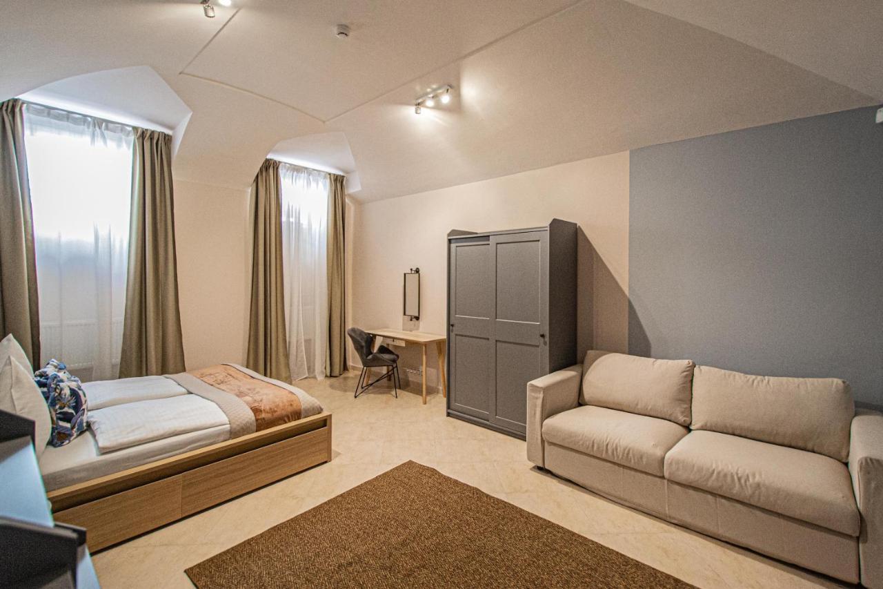 Modern And Spacious In Center Apartment *