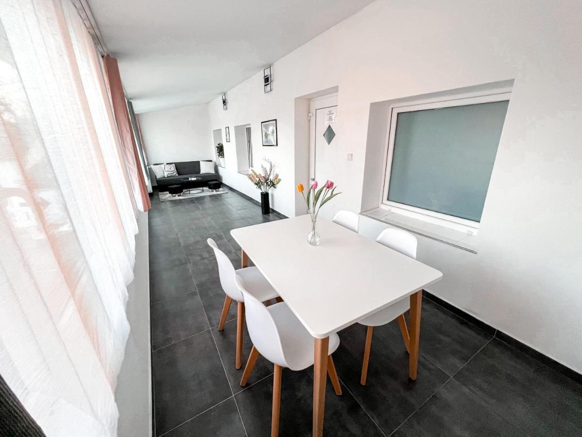 Williams Apartment *