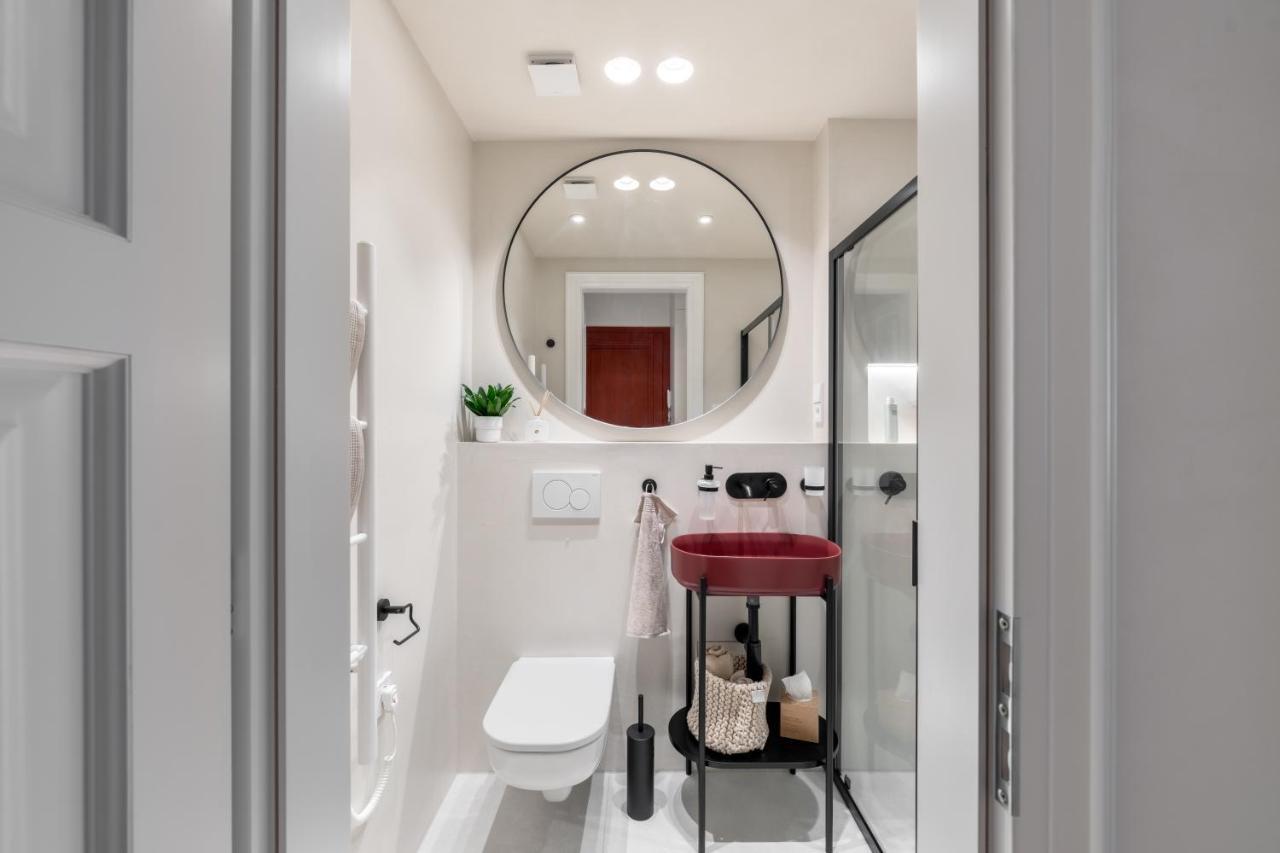 Limewash In Vrsovice District Apartment Prague