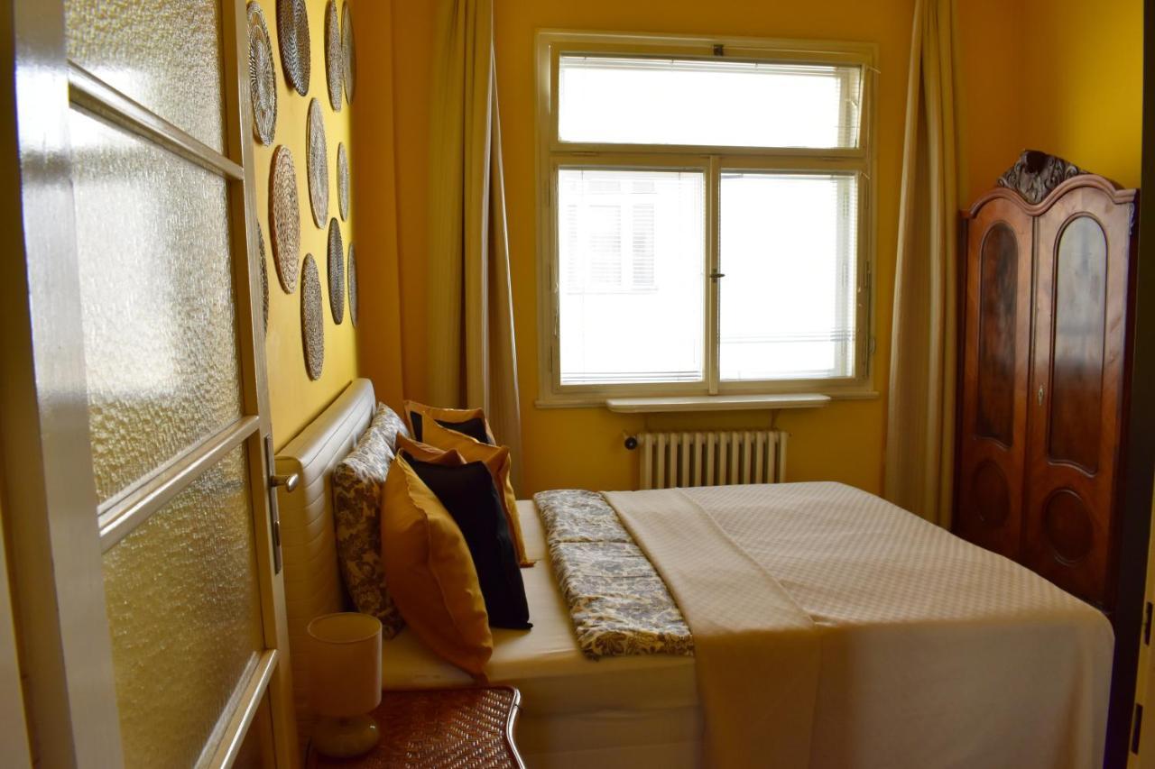 Old Town Konviktska - Bohemian Apartment