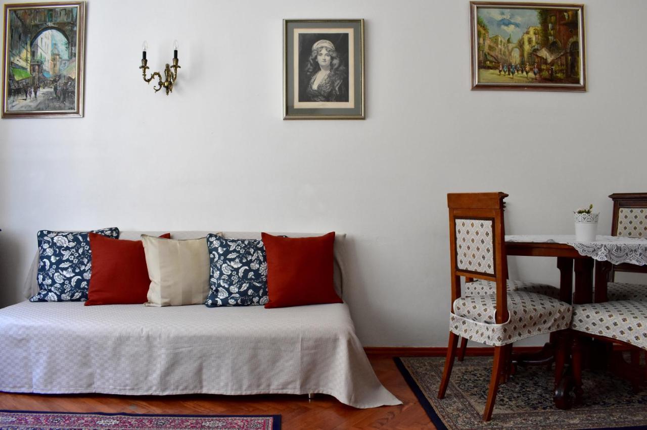 Old Town Konviktska - Bohemian Apartment