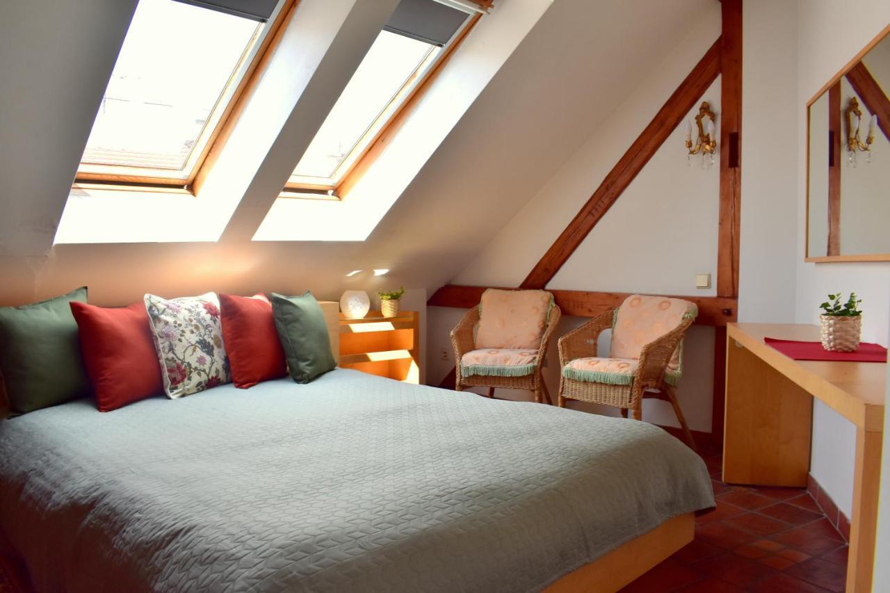 Old Town Konviktska - Bohemian Apartment