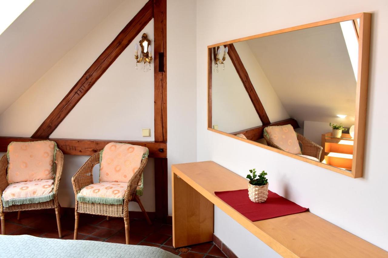 Old Town Konviktska - Bohemian Apartment *