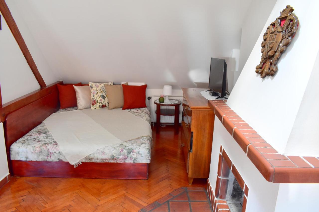 Old Town Konviktska - Bohemian Apartment
