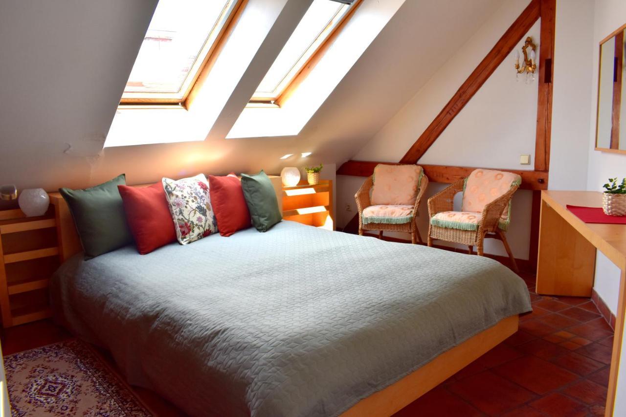 Old Town Konviktska - Bohemian Apartment *