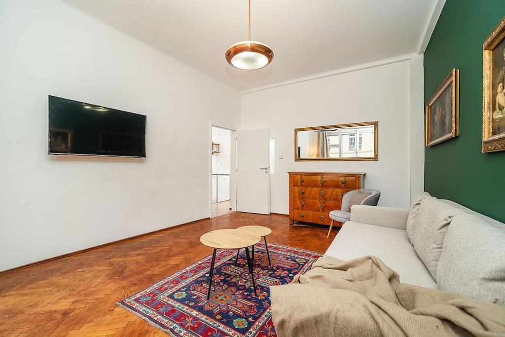 Classic Old Town Apartment