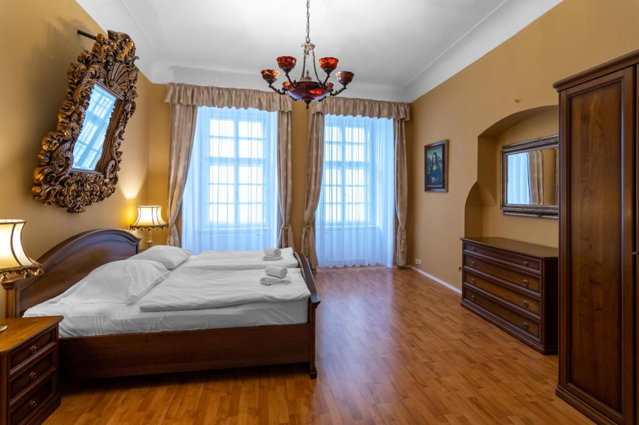 Apartment Seven Angels *