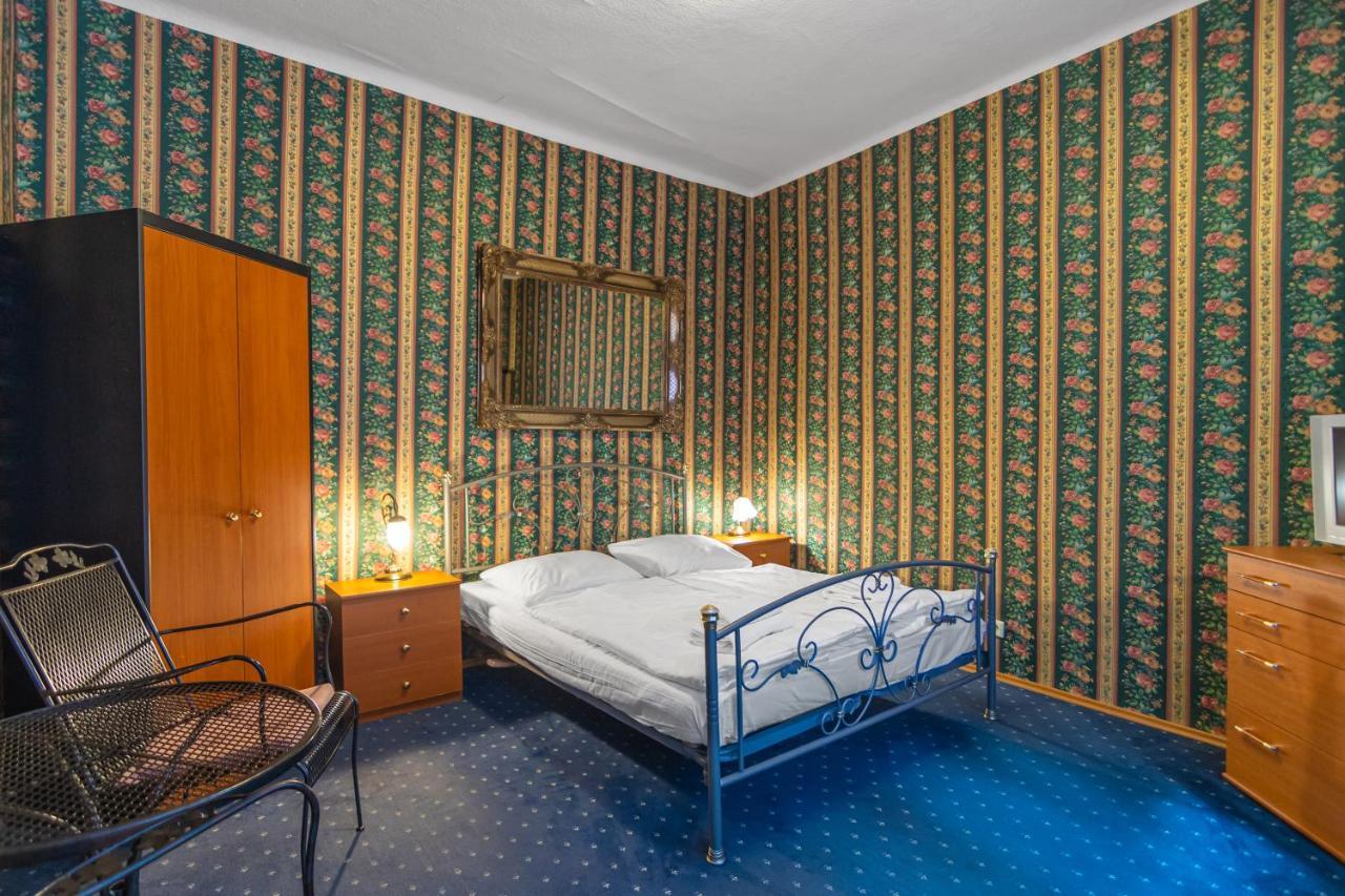 Seven Angels Apartment *