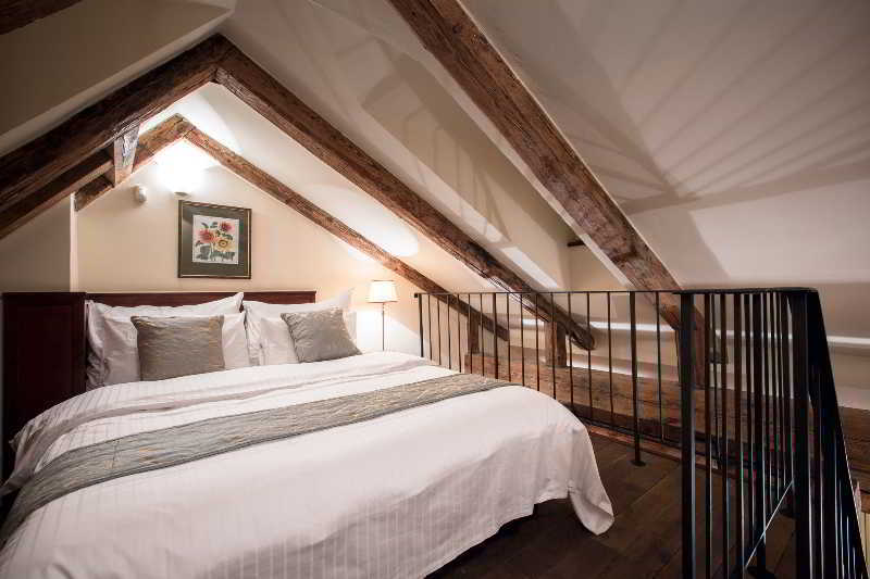 Miss Sophie's Charles Bridge 4* Prag