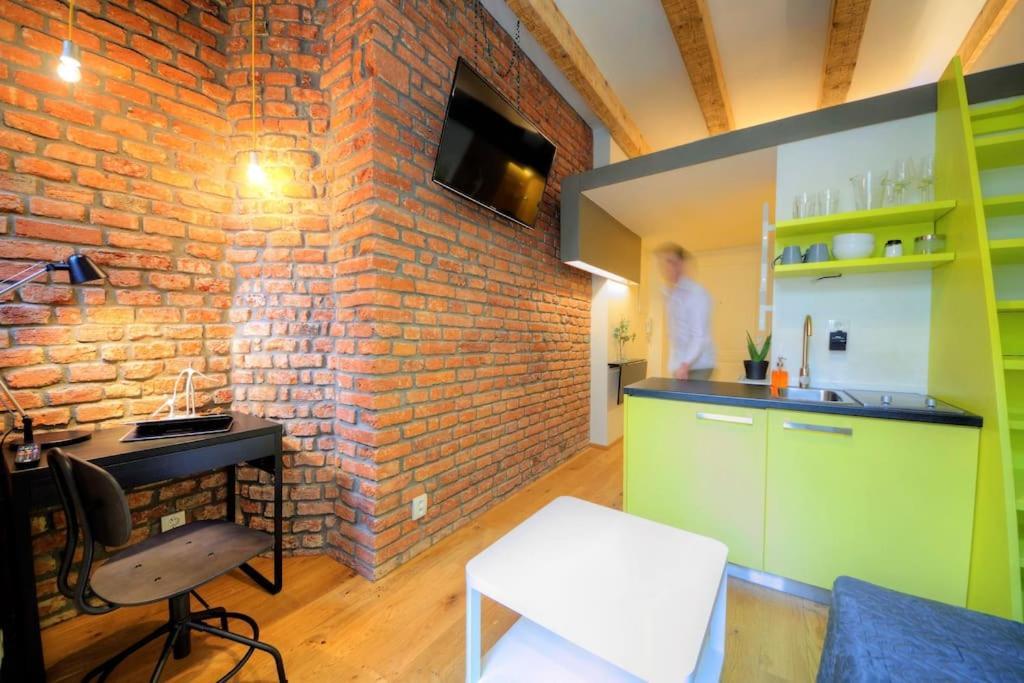 Central Studio - Andel Apartment
