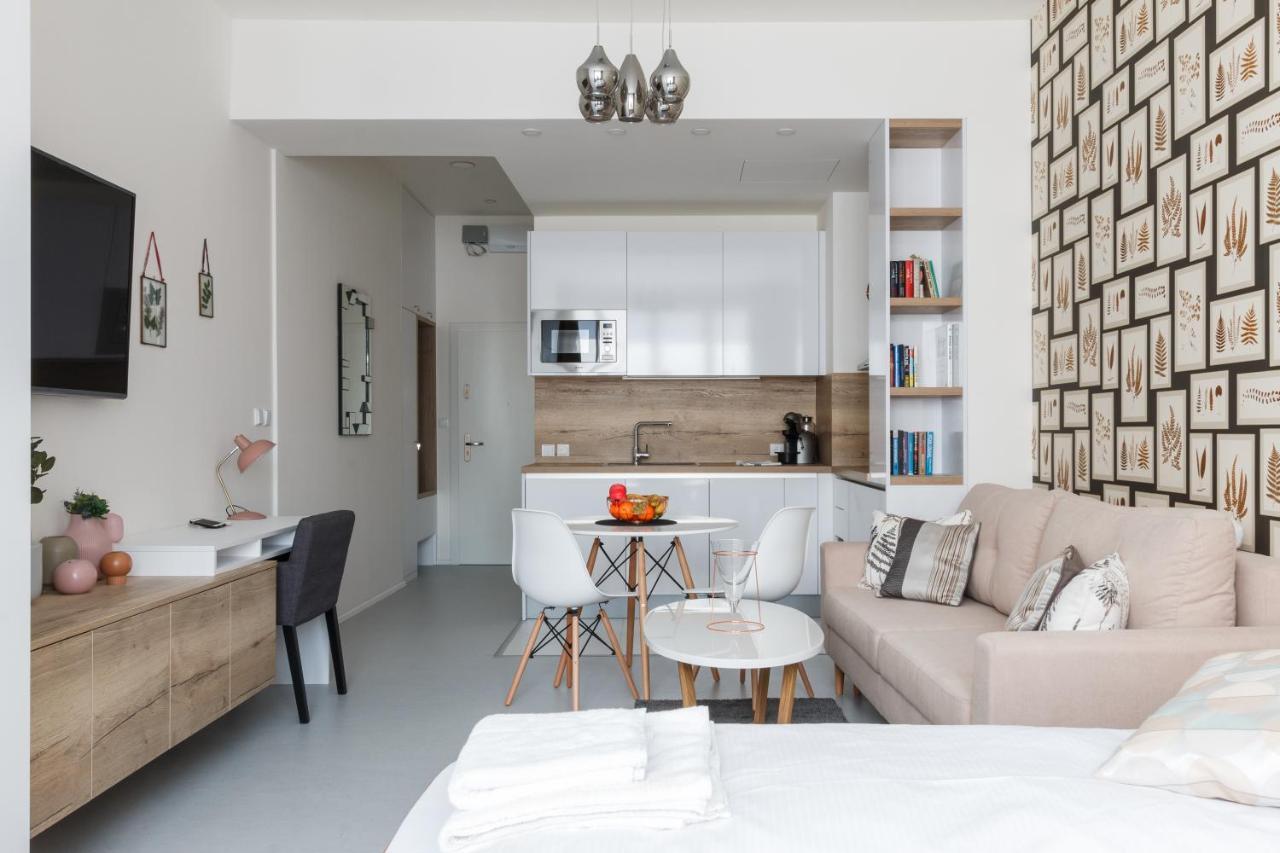 Designer Studio In New Town By Days Apartment